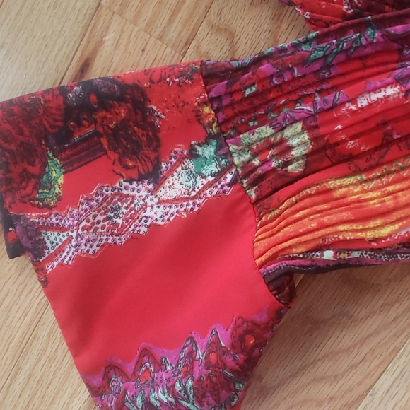 Fun multi colored women's blouse - Picture 3 of 4